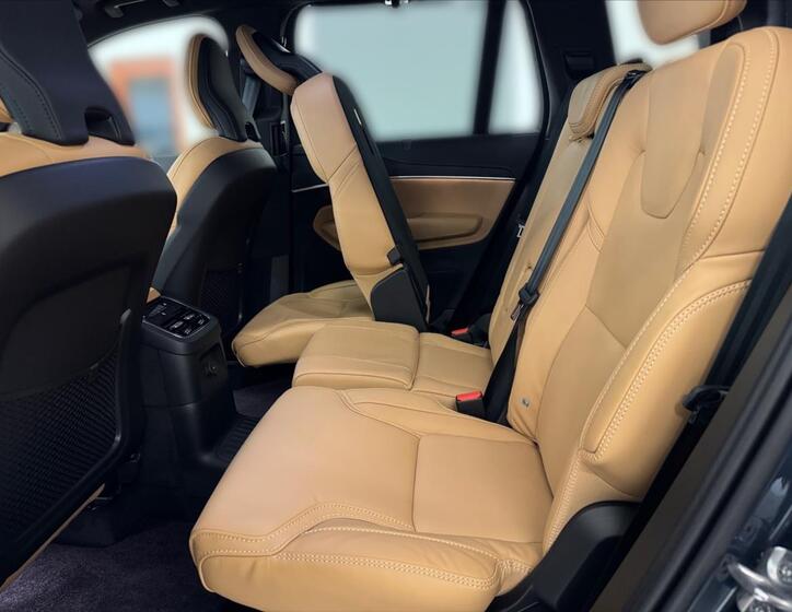 Volvo XC90 11