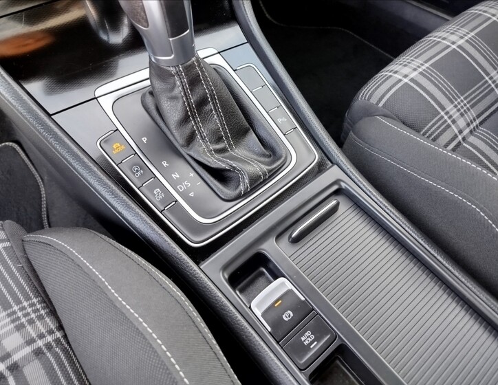 Volkswagen Golf 23