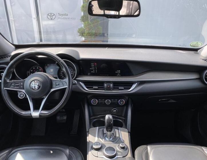 Alfa Romeo Stelvio 12