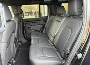 Land Rover Defender 17
