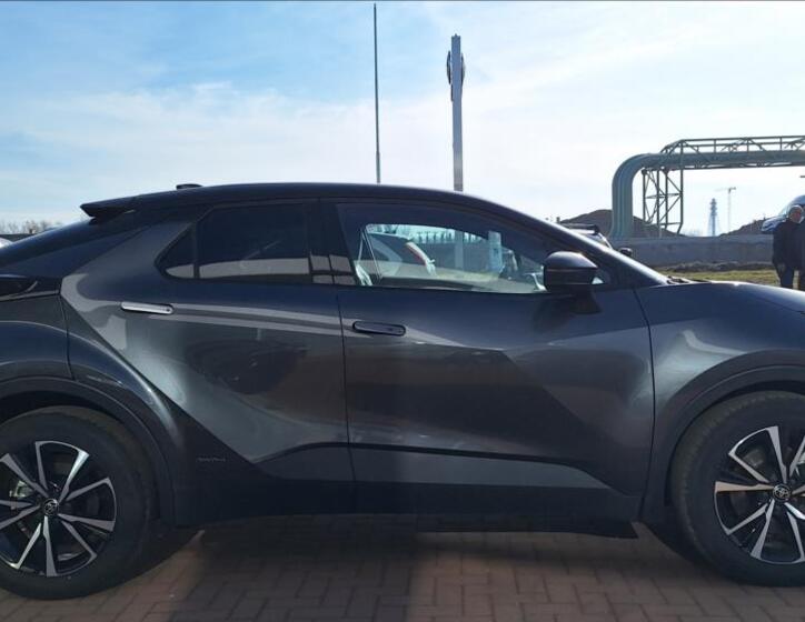 Toyota C-HR 4