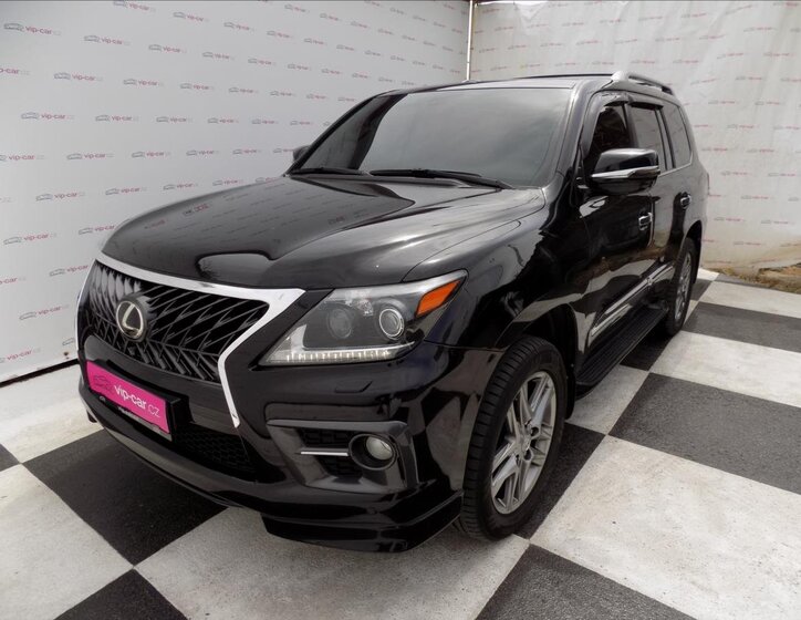 Lexus LX 570 1