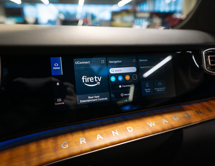 Jeep Grand Wagoneer 37