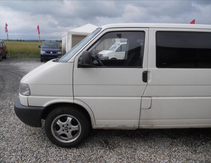 Volkswagen Caravelle 10