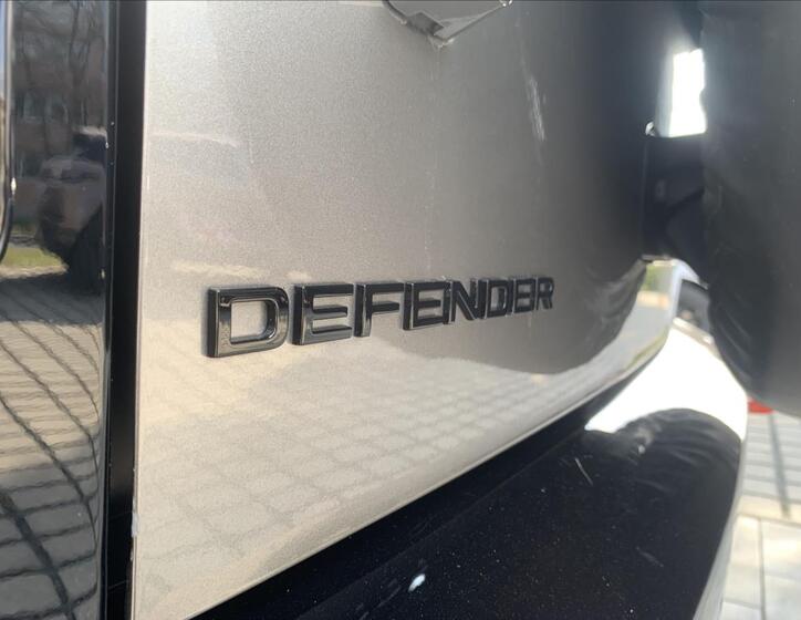 Land Rover Defender 79