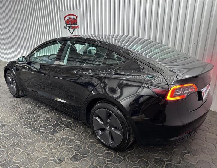 Tesla Model 3 6