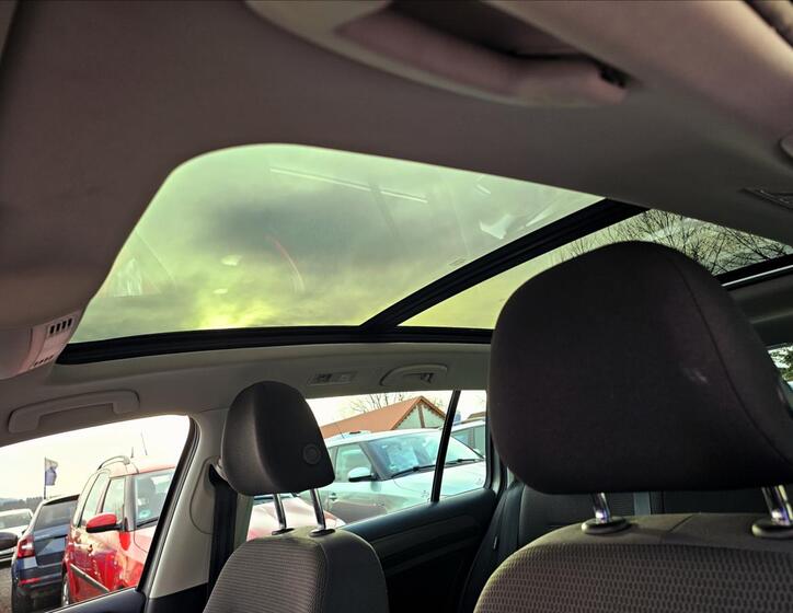 Volkswagen Golf 24