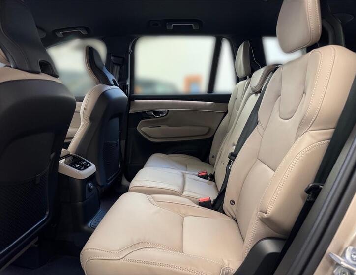 Volvo XC90 11