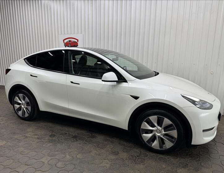 Tesla Model Y 11