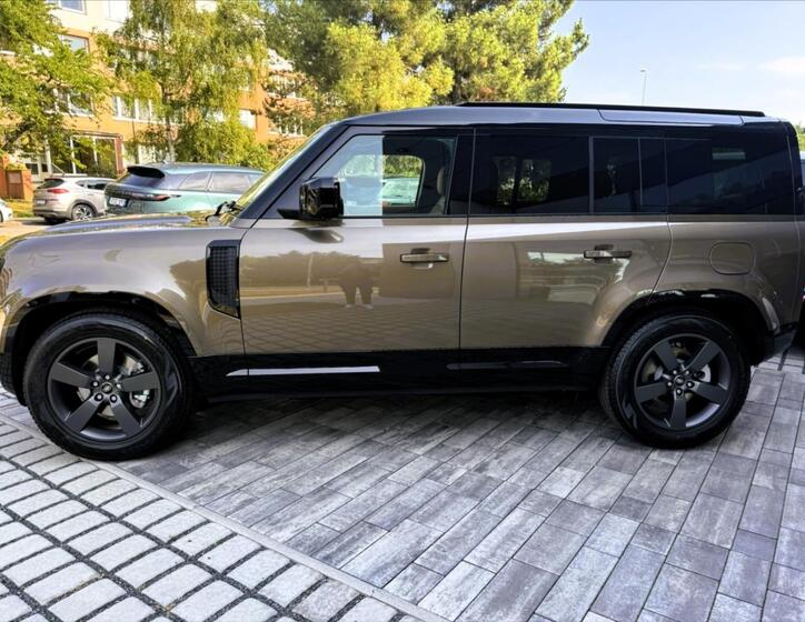 Land Rover Defender 2