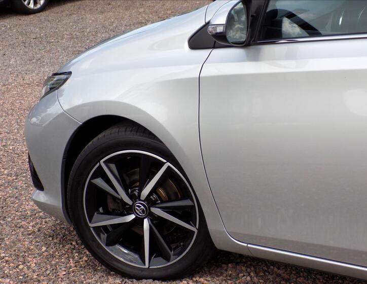 Toyota Auris 11