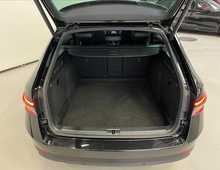 Škoda Superb 30
