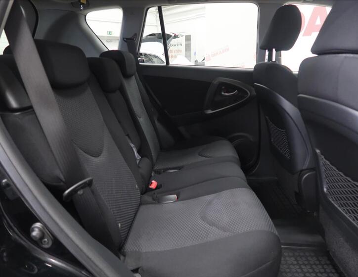 Toyota RAV4 13