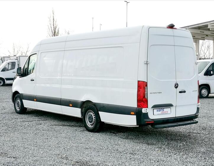 Mercedes-Benz Sprinter 4