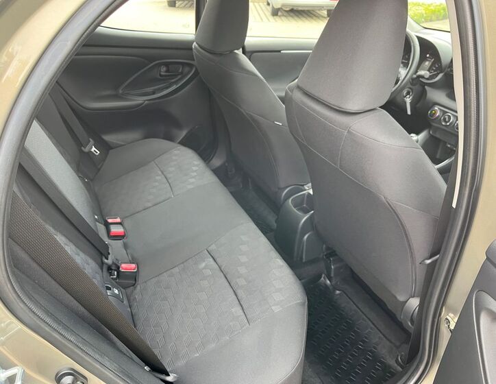 Toyota Yaris 16
