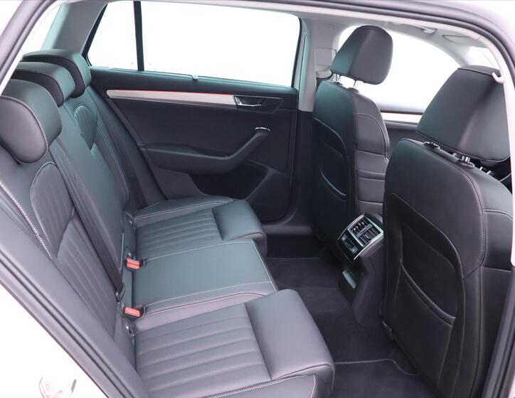 Škoda Superb 12