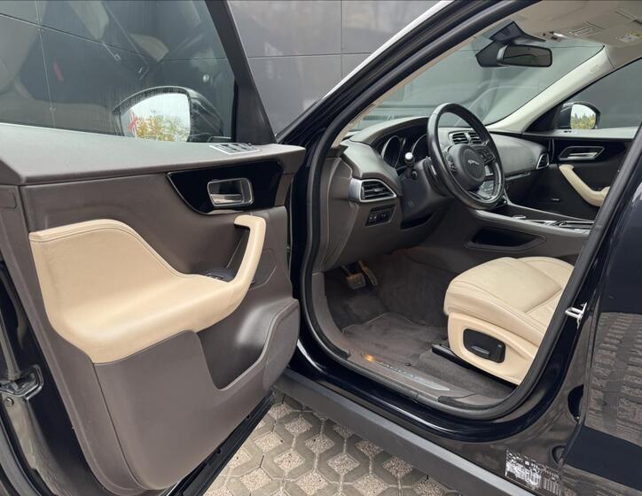 Jaguar F-Pace 10