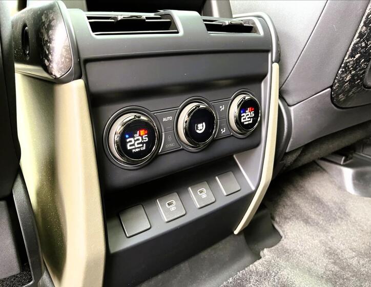 Land Rover Defender 46