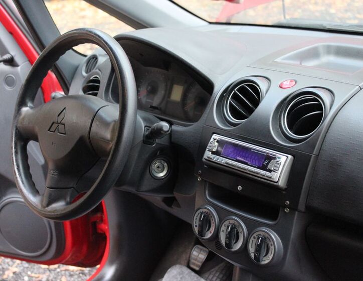 Mitsubishi Colt 25