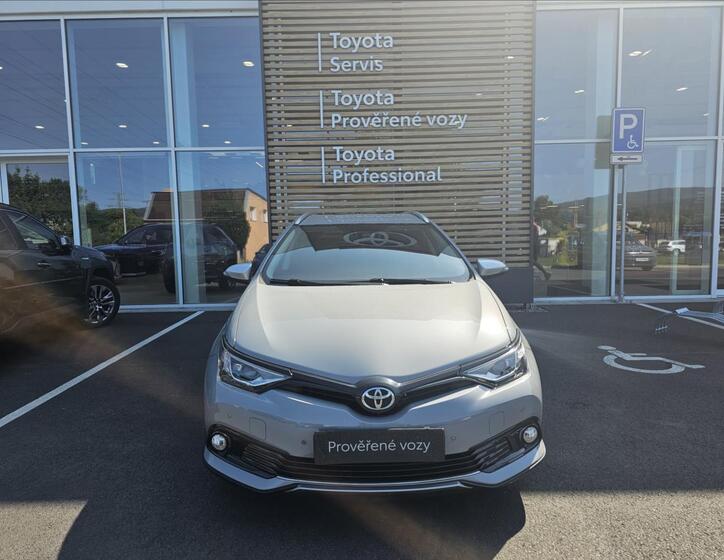 Toyota Auris 4