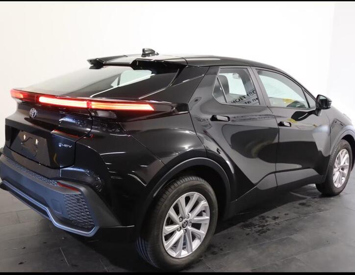 Toyota C-HR 2