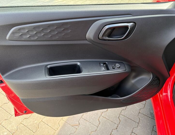 Hyundai i10 12