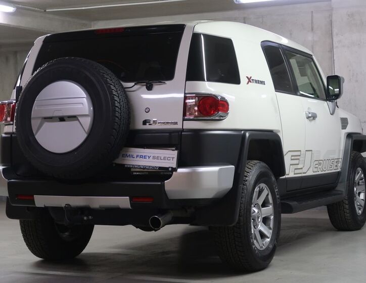 Toyota FJ 5
