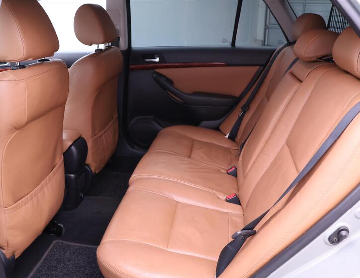 Toyota Avensis 14