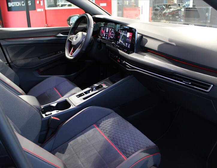 Volkswagen Golf 11