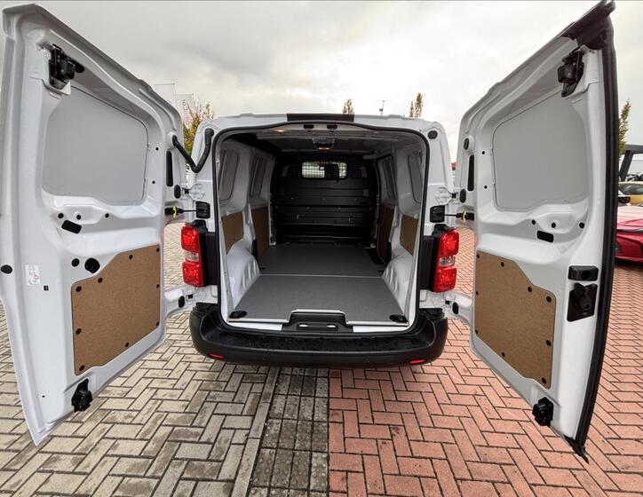 Toyota ProAce 9