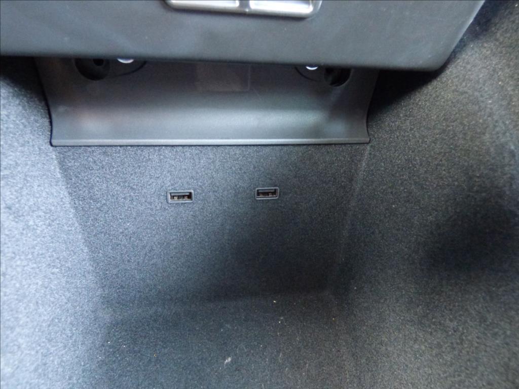 Tesla Model 3 32
