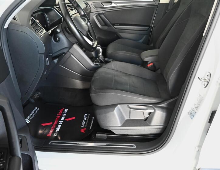 Volkswagen Tiguan 9