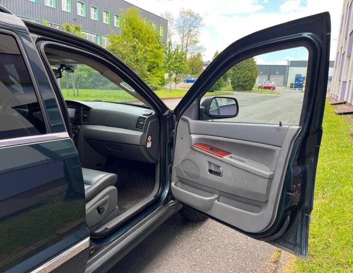 Jeep Grand Cherokee 24