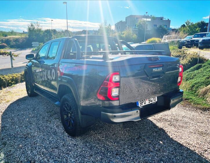 Toyota Hilux 5