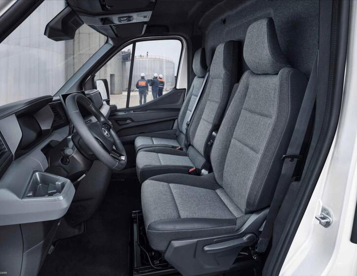 Nissan Interstar 12