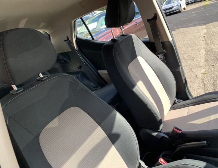 Hyundai i10 12