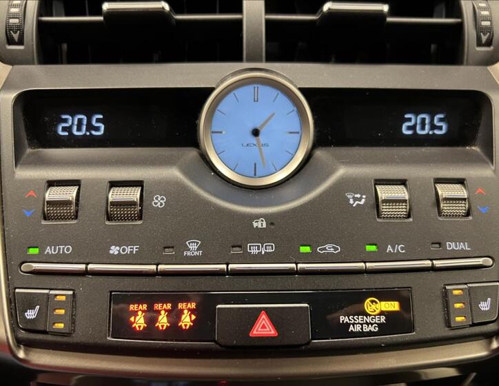 Lexus NX 300h 16