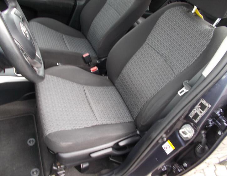 Toyota Yaris 17