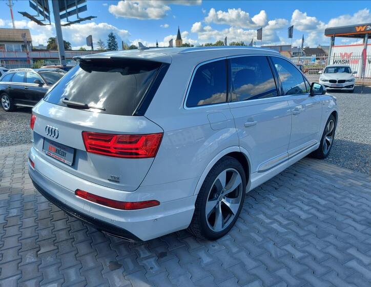 Audi Q7 8