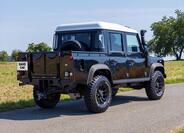 Land Rover Defender 7