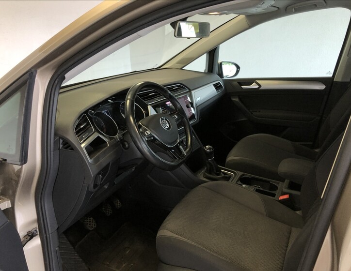 Volkswagen Touran 9