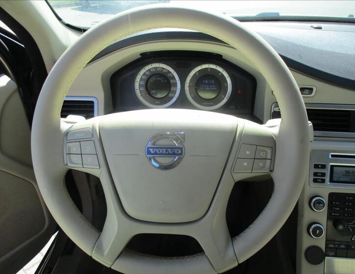 Volvo XC70 13