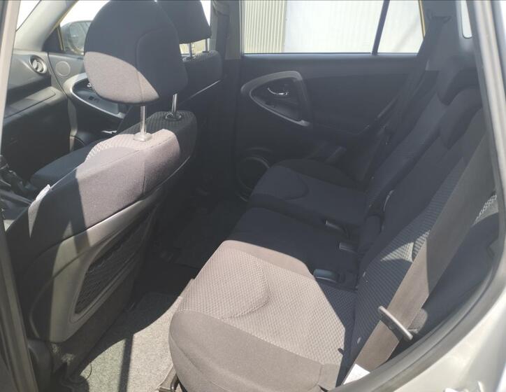 Toyota RAV4 10