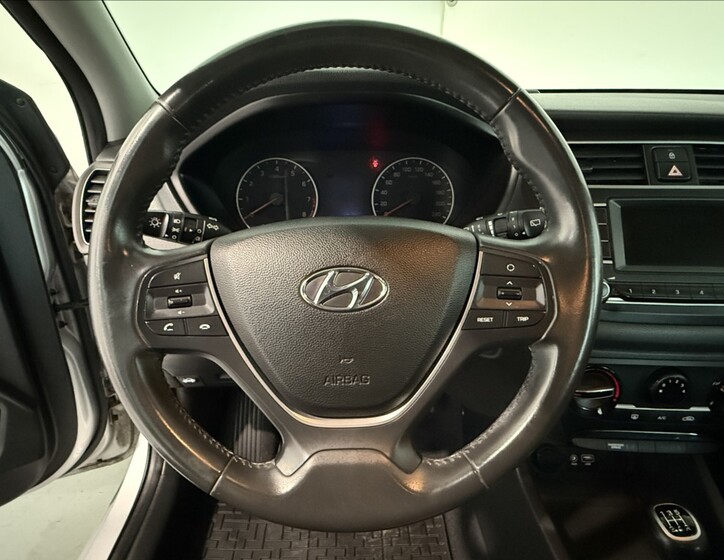 Hyundai i20 10