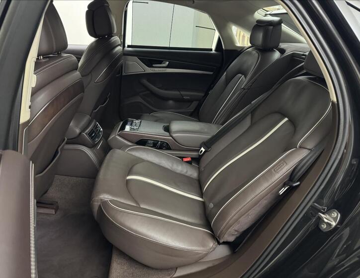 Audi A8 54
