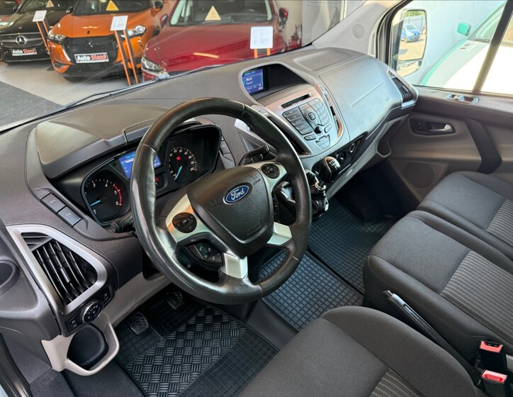 Ford Tourneo Custom 9