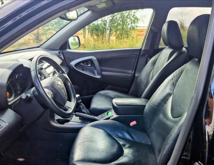 Toyota RAV4 10