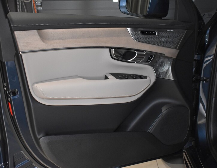 Volvo XC90 13
