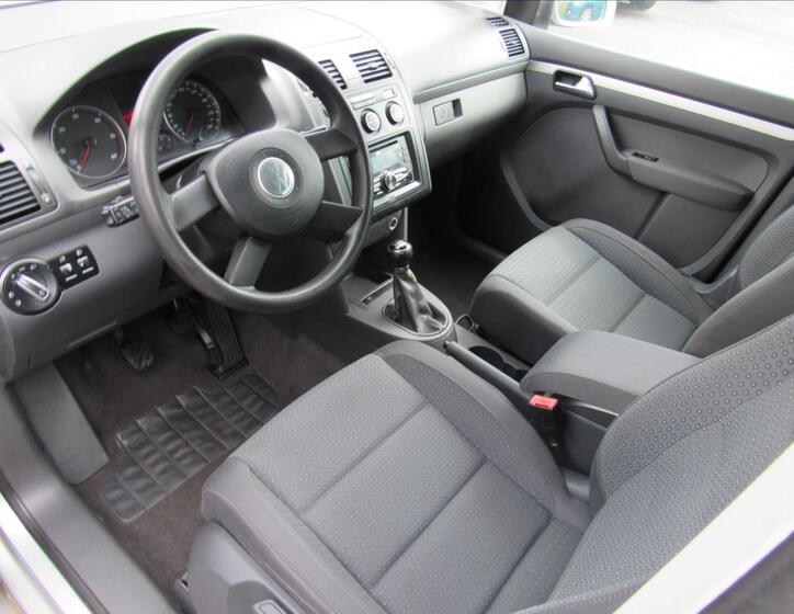 Volkswagen Touran 9