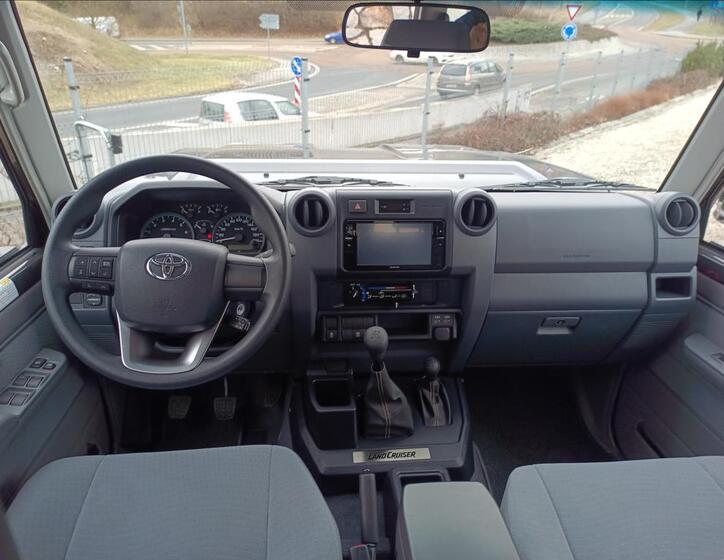 Toyota Land Cruiser 12